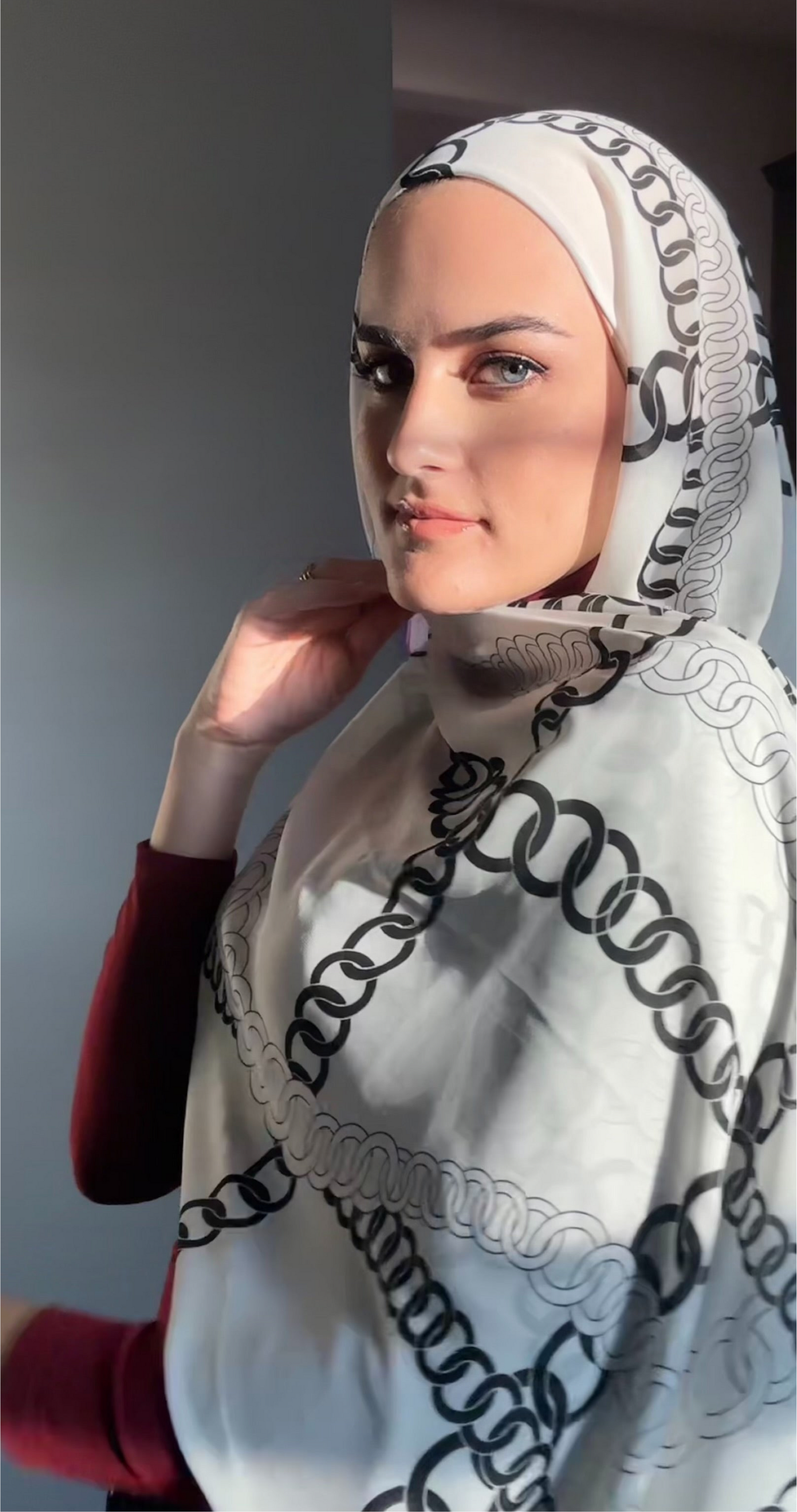 Regular Instant Hijab - White Chain Print