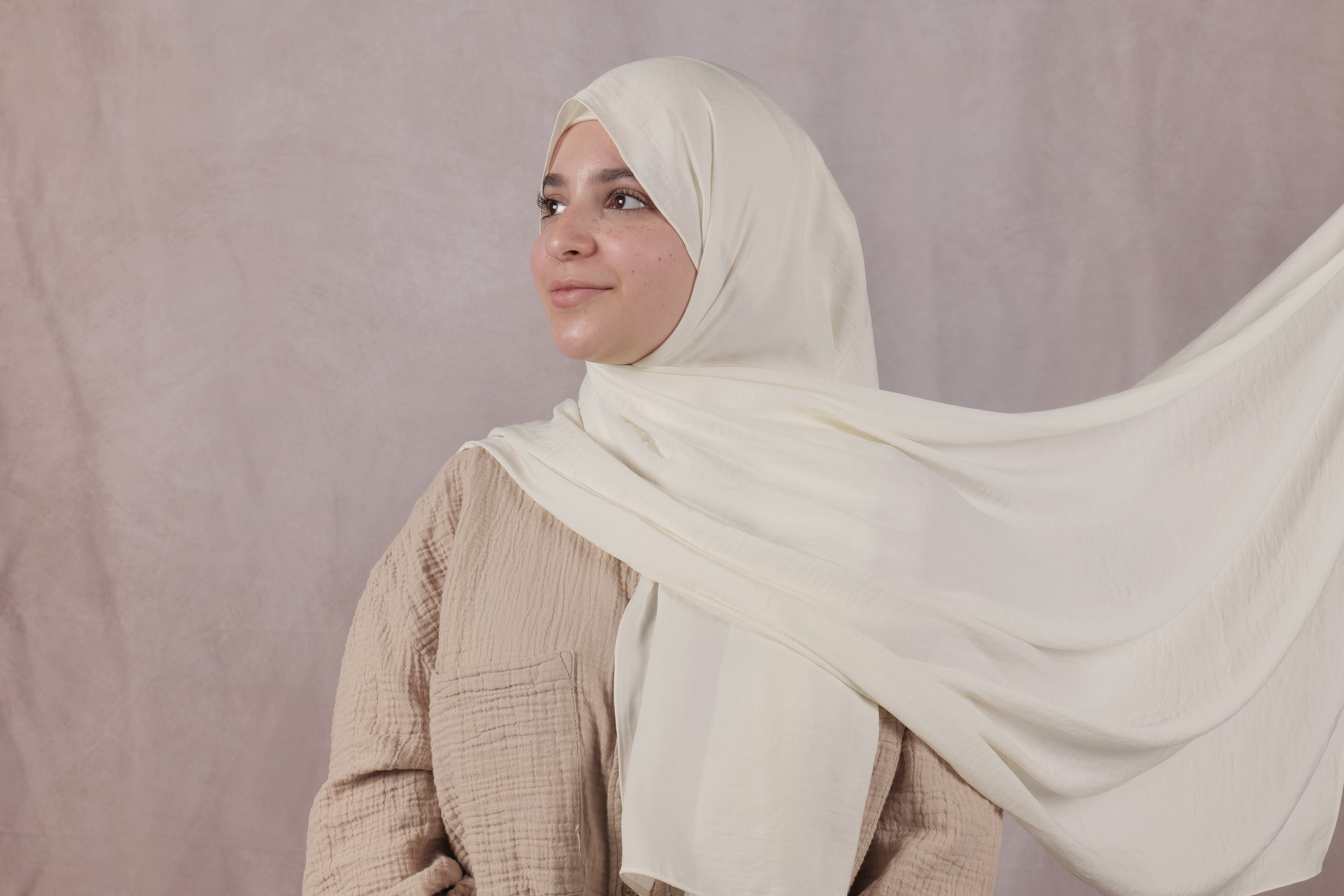 Vanilla satin hijab