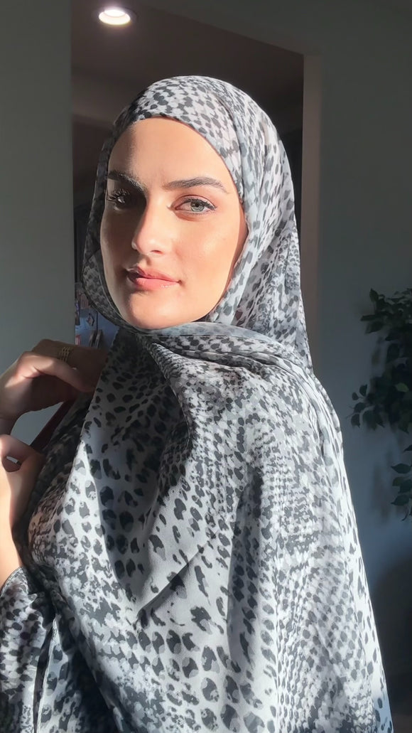 Regular Instant Hijab - Black Leopard